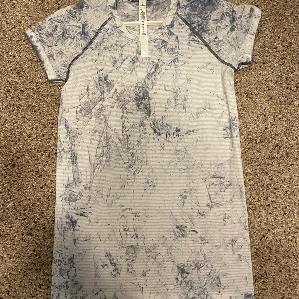 Brand new never worn lululemon top